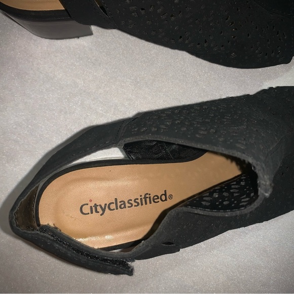 Super Cute Ankle Velcro Strap-On Heeled Booties! - Picture 6 of 7